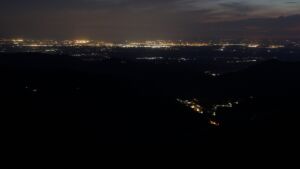 Dieses Bild zeigt eine Webcam-Aufnahme vom Achertal, aufgenommen am Montag, den 19.05.2025 um 22:30 Uhr. Die Temperatur betrug 11.7°C.