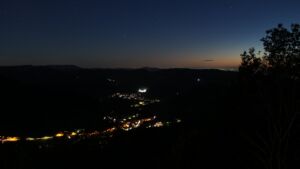 Dieses Bild zeigt eine Webcam-Aufnahme vom Achertal, aufgenommen am Mittwoch, den 23.09.2026 um 20:30 Uhr. Die Temperatur betrug 15.6°C.