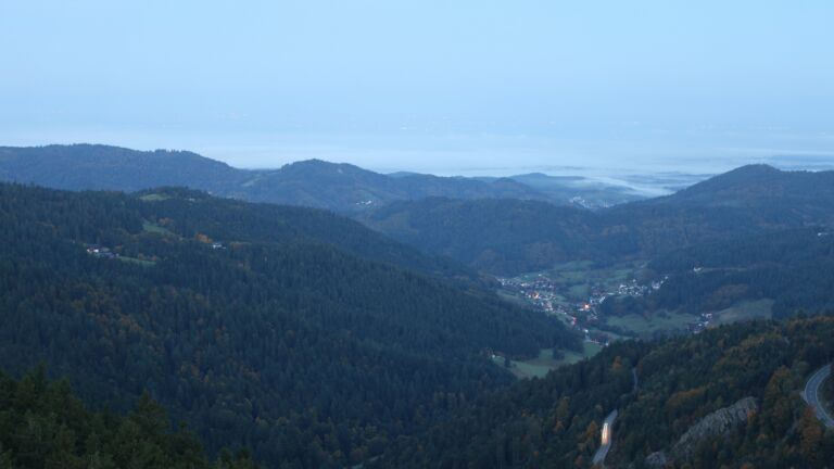 Dieses Bild zeigt eine Webcam-Aufnahme vom Achertal, aufgenommen am Freitag, den 10.10.2025 um 07:20 Uhr. Die Temperatur betrug 8°C.