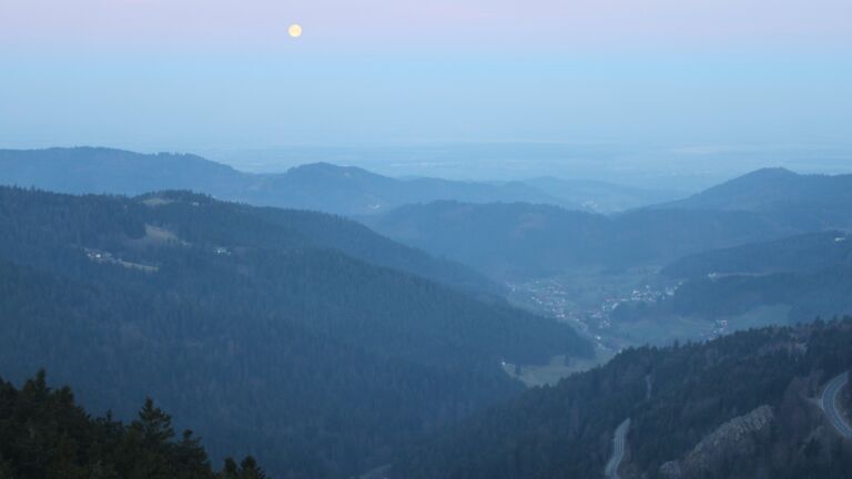 Dieses Bild zeigt eine Webcam-Aufnahme vom Achertal, aufgenommen am Mittwoch, den 04.03.2026 um 07:00 Uhr. Die Temperatur betrug 3.5°C.