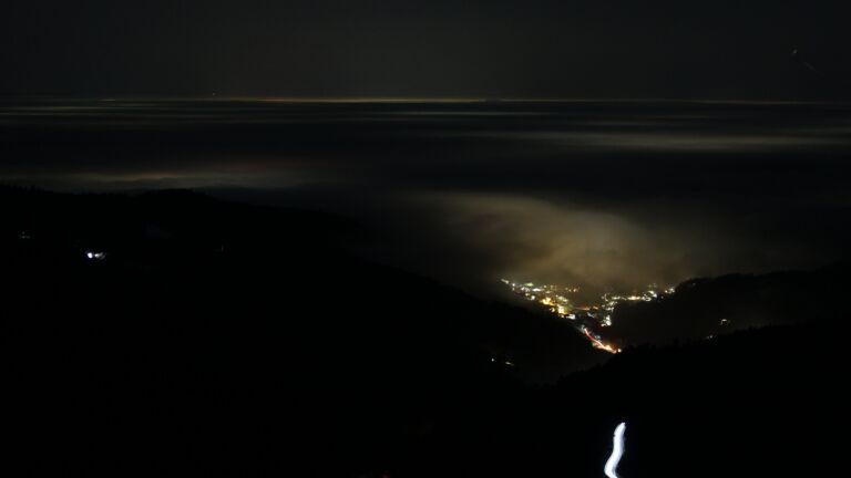 Dieses Bild zeigt eine Webcam-Aufnahme vom Achertal, aufgenommen am Sonntag, den 18.01.2026 um 21:30 Uhr. Die Temperatur betrug 4.4°C.