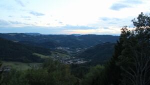 Dieses Bild zeigt eine Webcam-Aufnahme vom Achertal, aufgenommen am Sonntag, den 30.08.2026 um 20:30 Uhr. Die Temperatur betrug 20.4°C.