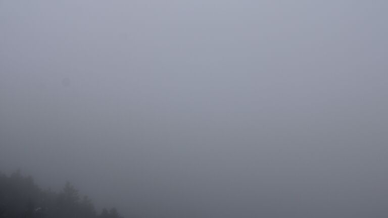 Dieses Bild zeigt eine Webcam-Aufnahme vom Achertal, aufgenommen am Freitag, den 28.11.2025 um 15:00 Uhr. Die Temperatur betrug 3.3°C.