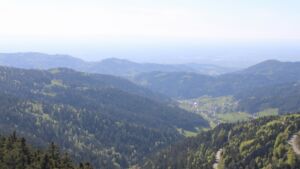 Dieses Bild zeigt eine Webcam-Aufnahme vom Achertal, aufgenommen am Sonntag, den 26.04.2026 um 16:50 Uhr. Die Temperatur betrug 15.2°C.