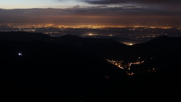 Dieses Bild zeigt eine Webcam-Aufnahme vom Achertal, aufgenommen am Mittwoch, den 17.12.2025 um 17:40 Uhr. Die Temperatur betrug 6.4°C.