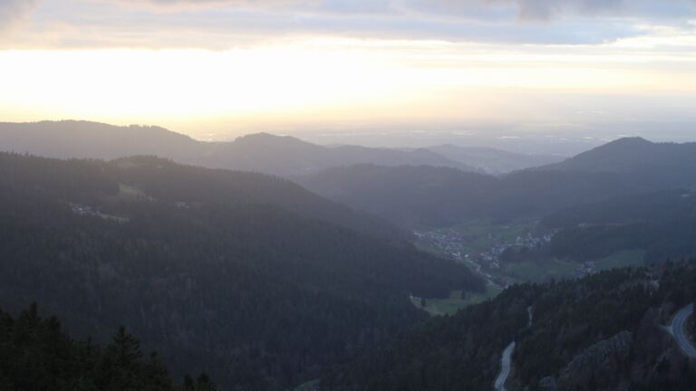 Dieses Bild zeigt eine Webcam-Aufnahme vom Achertal, aufgenommen am Dienstag, den 17.03.2026 um 18:00 Uhr. Die Temperatur betrug 3.5°C.