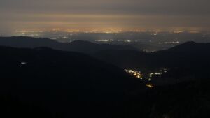 Dieses Bild zeigt eine Webcam-Aufnahme vom Achertal, aufgenommen am Sonntag, den 08.03.2026 um 05:30 Uhr. Die Temperatur betrug 9.7°C.