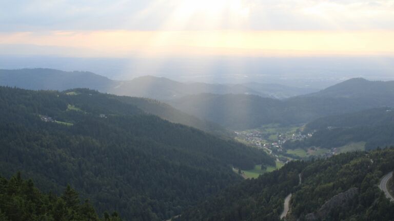 Dieses Bild zeigt eine Webcam-Aufnahme vom Achertal, aufgenommen am Freitag, den 22.08.2025 um 19:30 Uhr. Die Temperatur betrug 12.4°C.