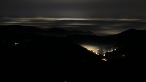 Dieses Bild zeigt eine Webcam-Aufnahme vom Achertal, aufgenommen am Samstag, den 17.01.2026 um 23:00 Uhr. Die Temperatur betrug 6.4°C.