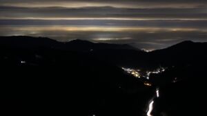 Dieses Bild zeigt eine Webcam-Aufnahme vom Achertal, aufgenommen am Donnerstag, den 22.01.2026 um 22:00 Uhr. Die Temperatur betrug 3.2°C.