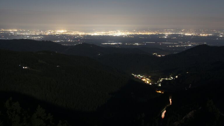 Dieses Bild zeigt eine Webcam-Aufnahme vom Achertal, aufgenommen am Mittwoch, den 10.09.2025 um 22:00 Uhr. Die Temperatur betrug 12.2°C.