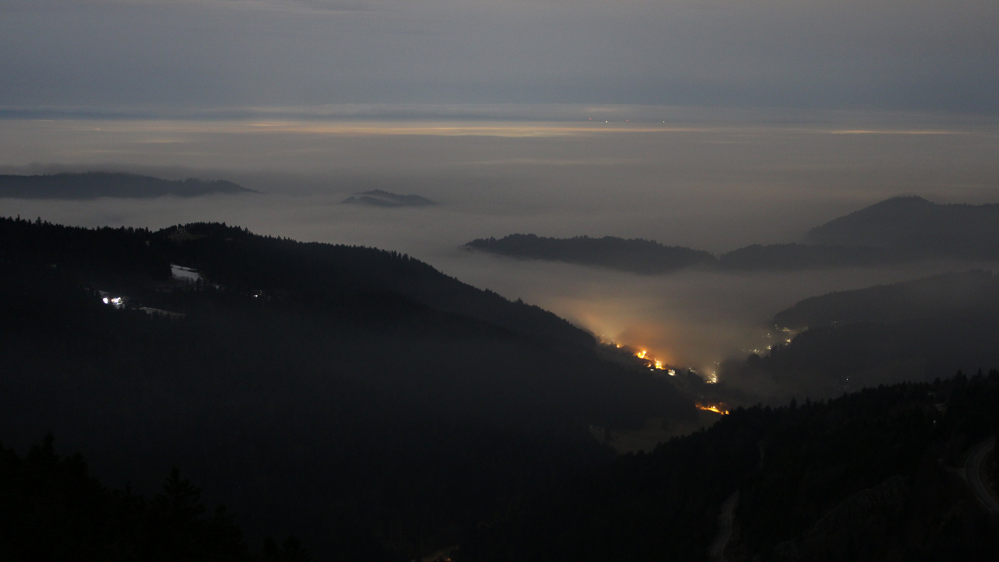 Dieses Bild zeigt eine Webcam-Aufnahme vom Achertal, aufgenommen am Freitag, den 06.02.2026 um 04:00 Uhr. Die Temperatur betrug 4.1°C.