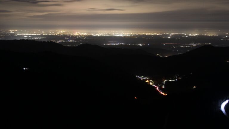 Dieses Bild zeigt eine Webcam-Aufnahme vom Achertal, aufgenommen am Samstag, den 20.12.2025 um 02:30 Uhr. Die Temperatur betrug 7.2°C.