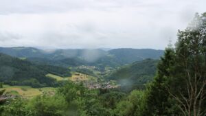 Dieses Bild zeigt eine Webcam-Aufnahme vom Achertal, aufgenommen am Donnerstag, den 04.06.2026 um 17:20 Uhr. Die Temperatur betrug 10.1°C.