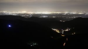 Dieses Bild zeigt eine Webcam-Aufnahme vom Achertal, aufgenommen am Freitag, den 19.12.2025 um 06:10 Uhr. Die Temperatur betrug 7.1°C.