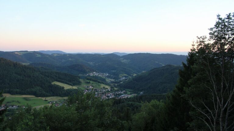 Dieses Bild zeigt eine Webcam-Aufnahme vom Achertal, aufgenommen am Freitag, den 03.07.2026 um 21:30 Uhr. Die Temperatur betrug 19.5°C.