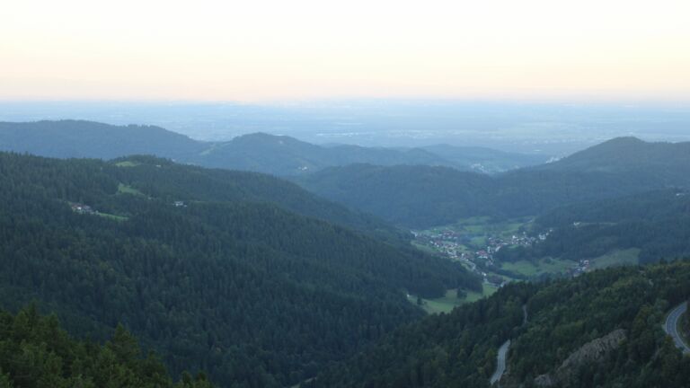 Dieses Bild zeigt eine Webcam-Aufnahme vom Achertal, aufgenommen am Donnerstag, den 18.09.2025 um 07:20 Uhr. Die Temperatur betrug 12.3°C.