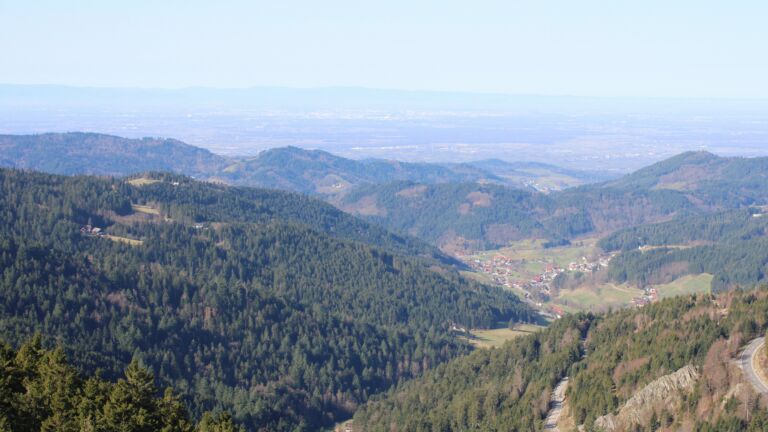 Dieses Bild zeigt eine Webcam-Aufnahme vom Achertal, aufgenommen am Freitag, den 27.02.2026 um 10:50 Uhr. Die Temperatur betrug 13.7°C.