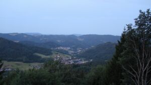 Dieses Bild zeigt eine Webcam-Aufnahme vom Achertal, aufgenommen am Donnerstag, den 23.07.2026 um 05:30 Uhr. Die Temperatur betrug 12°C.