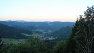 Dieses Bild zeigt eine Webcam-Aufnahme vom Achertal, aufgenommen am Freitag, den 24.07.2026 um 06:10 Uhr. Die Temperatur betrug 13.6°C.