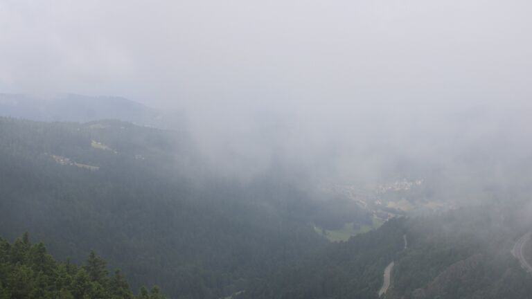 Dieses Bild zeigt eine Webcam-Aufnahme vom Achertal, aufgenommen am Montag, den 16.06.2025 um 12:10 Uhr. Die Temperatur betrug 14.6°C.