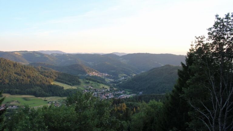 Dieses Bild zeigt eine Webcam-Aufnahme vom Achertal, aufgenommen am Montag, den 06.07.2026 um 21:10 Uhr. Die Temperatur betrug 22.5°C.