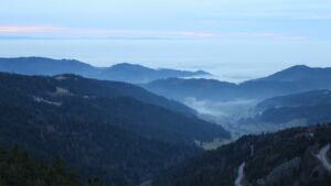 Dieses Bild zeigt eine Webcam-Aufnahme vom Achertal, aufgenommen am Dienstag, den 16.12.2025 um 16:30 Uhr. Die Temperatur betrug 6.6°C.