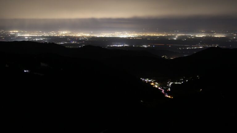 Dieses Bild zeigt eine Webcam-Aufnahme vom Achertal, aufgenommen am Samstag, den 17.01.2026 um 02:00 Uhr. Die Temperatur betrug 6.3°C.