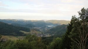Dieses Bild zeigt eine Webcam-Aufnahme vom Achertal, aufgenommen am Mittwoch, den 26.08.2026 um 07:10 Uhr. Die Temperatur betrug 16.4°C.