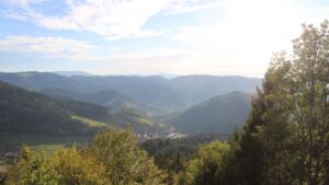 Dieses Bild zeigt eine Webcam-Aufnahme vom Achertal, aufgenommen am Freitag, den 16.10.2026 um 17:10 Uhr. Die Temperatur betrug 21.3°C.