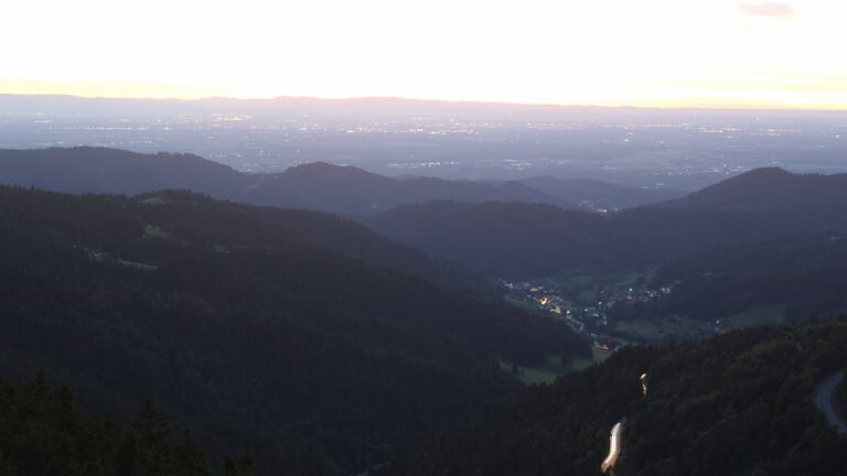 Dieses Bild zeigt eine Webcam-Aufnahme vom Achertal, aufgenommen am Samstag, den 06.09.2025 um 20:30 Uhr. Die Temperatur betrug 13°C.