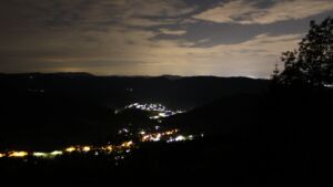 Dieses Bild zeigt eine Webcam-Aufnahme vom Achertal, aufgenommen am Sonntag, den 17.05.2026 um 02:30 Uhr. Die Temperatur betrug 5.5°C.