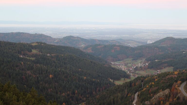 Dieses Bild zeigt eine Webcam-Aufnahme vom Achertal, aufgenommen am Dienstag, den 04.11.2025 um 07:10 Uhr. Die Temperatur betrug 6.2°C.