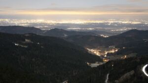 Dieses Bild zeigt eine Webcam-Aufnahme vom Achertal, aufgenommen am Donnerstag, den 01.01.2026 um 18:10 Uhr. Die Temperatur betrug -4.9°C.