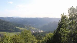 Dieses Bild zeigt eine Webcam-Aufnahme vom Achertal, aufgenommen am Dienstag, den 08.09.2026 um 17:50 Uhr. Die Temperatur betrug 30.4°C.