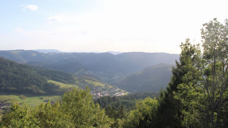 Dieses Bild zeigt eine Webcam-Aufnahme vom Achertal, aufgenommen am Dienstag, den 08.09.2026 um 17:50 Uhr. Die Temperatur betrug 30.4°C.