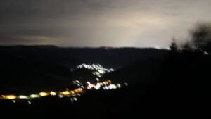 Dieses Bild zeigt eine Webcam-Aufnahme vom Achertal, aufgenommen am Dienstag, den 25.08.2026 um 03:00 Uhr. Die Temperatur betrug 16.6°C.