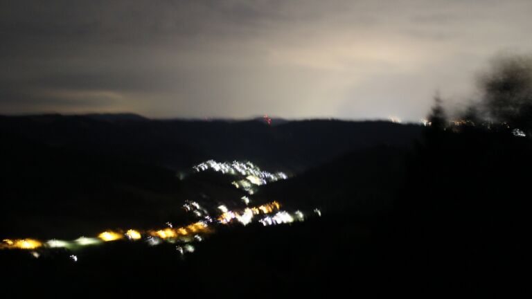 Dieses Bild zeigt eine Webcam-Aufnahme vom Achertal, aufgenommen am Dienstag, den 25.08.2026 um 03:00 Uhr. Die Temperatur betrug 16.6°C.