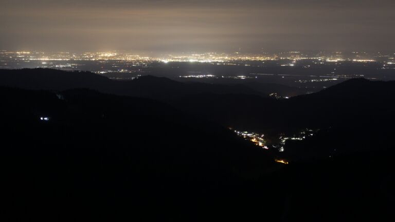 Dieses Bild zeigt eine Webcam-Aufnahme vom Achertal, aufgenommen am Samstag, den 28.02.2026 um 05:20 Uhr. Die Temperatur betrug 6.6°C.