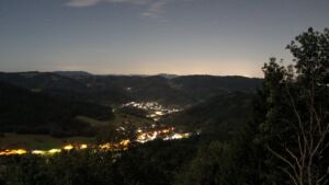 Dieses Bild zeigt eine Webcam-Aufnahme vom Achertal, aufgenommen am Donnerstag, den 03.09.2026 um 04:00 Uhr. Die Temperatur betrug 14.9°C.