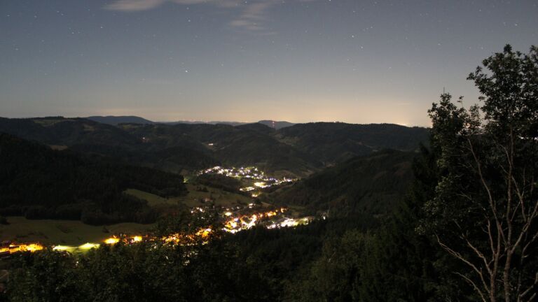 Dieses Bild zeigt eine Webcam-Aufnahme vom Achertal, aufgenommen am Donnerstag, den 03.09.2026 um 04:00 Uhr. Die Temperatur betrug 14.9°C.