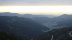 Dieses Bild zeigt eine Webcam-Aufnahme vom Achertal, aufgenommen am Mittwoch, den 15.04.2026 um 19:30 Uhr. Die Temperatur betrug 8.8°C.