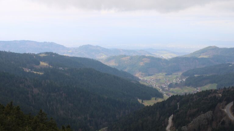 Dieses Bild zeigt eine Webcam-Aufnahme vom Achertal, aufgenommen am Samstag, den 28.02.2026 um 10:50 Uhr. Die Temperatur betrug 5.9°C.