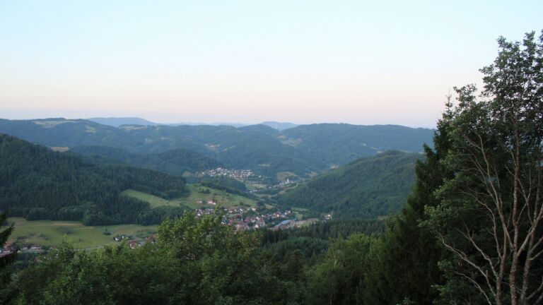 Dieses Bild zeigt eine Webcam-Aufnahme vom Achertal, aufgenommen am Montag, den 20.07.2026 um 06:10 Uhr. Die Temperatur betrug 12.9°C.