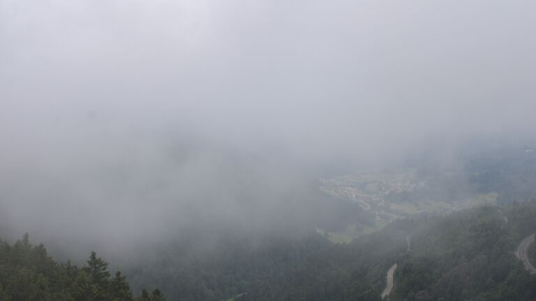 Dieses Bild zeigt eine Webcam-Aufnahme vom Achertal, aufgenommen am Montag, den 02.06.2025 um 11:50 Uhr. Die Temperatur betrug 15.9°C.