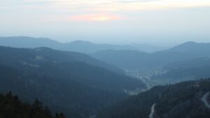 Dieses Bild zeigt eine Webcam-Aufnahme vom Achertal, aufgenommen am Dienstag, den 24.03.2026 um 18:50 Uhr. Die Temperatur betrug 7.5°C.