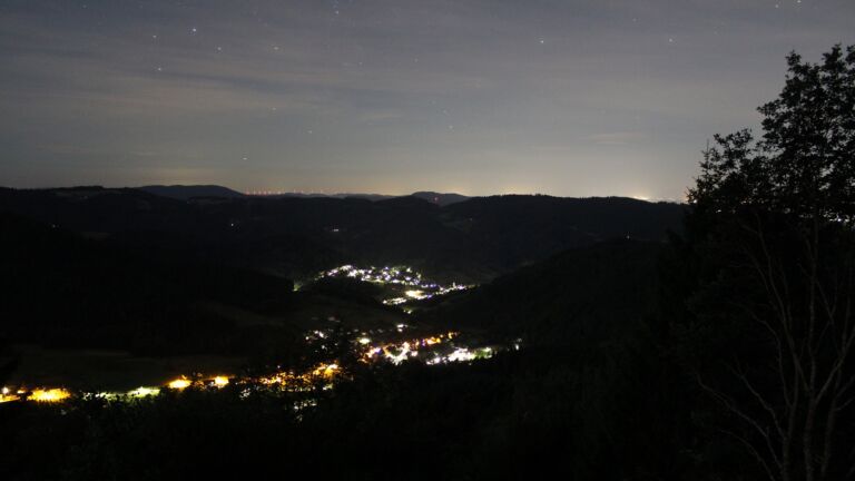Dieses Bild zeigt eine Webcam-Aufnahme vom Achertal, aufgenommen am Mittwoch, den 08.07.2026 um 03:00 Uhr. Die Temperatur betrug 18.6°C.