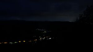 Dieses Bild zeigt eine Webcam-Aufnahme vom Achertal, aufgenommen am Freitag, den 05.06.2026 um 04:00 Uhr. Die Temperatur betrug 9°C.