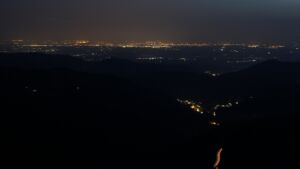 Dieses Bild zeigt eine Webcam-Aufnahme vom Achertal, aufgenommen am Freitag, den 13.06.2025 um 23:00 Uhr. Die Temperatur betrug 20.8°C.