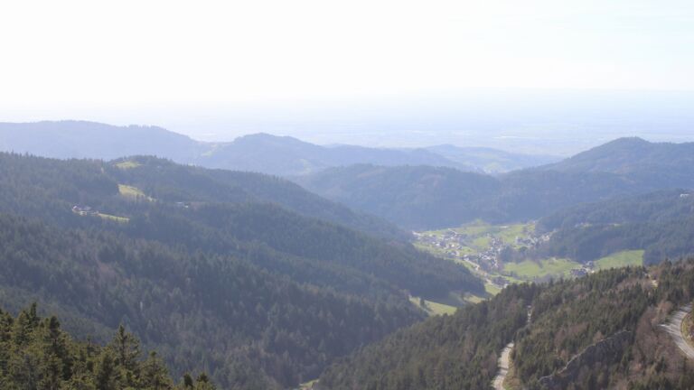 Dieses Bild zeigt eine Webcam-Aufnahme vom Achertal, aufgenommen am Montag, den 06.04.2026 um 17:10 Uhr. Die Temperatur betrug 11.6°C.